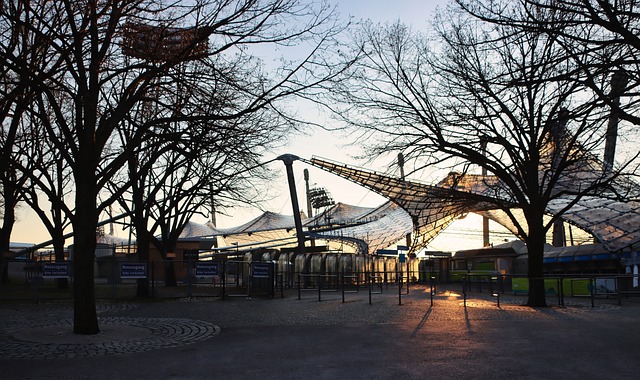 功背后的推 功背后的推